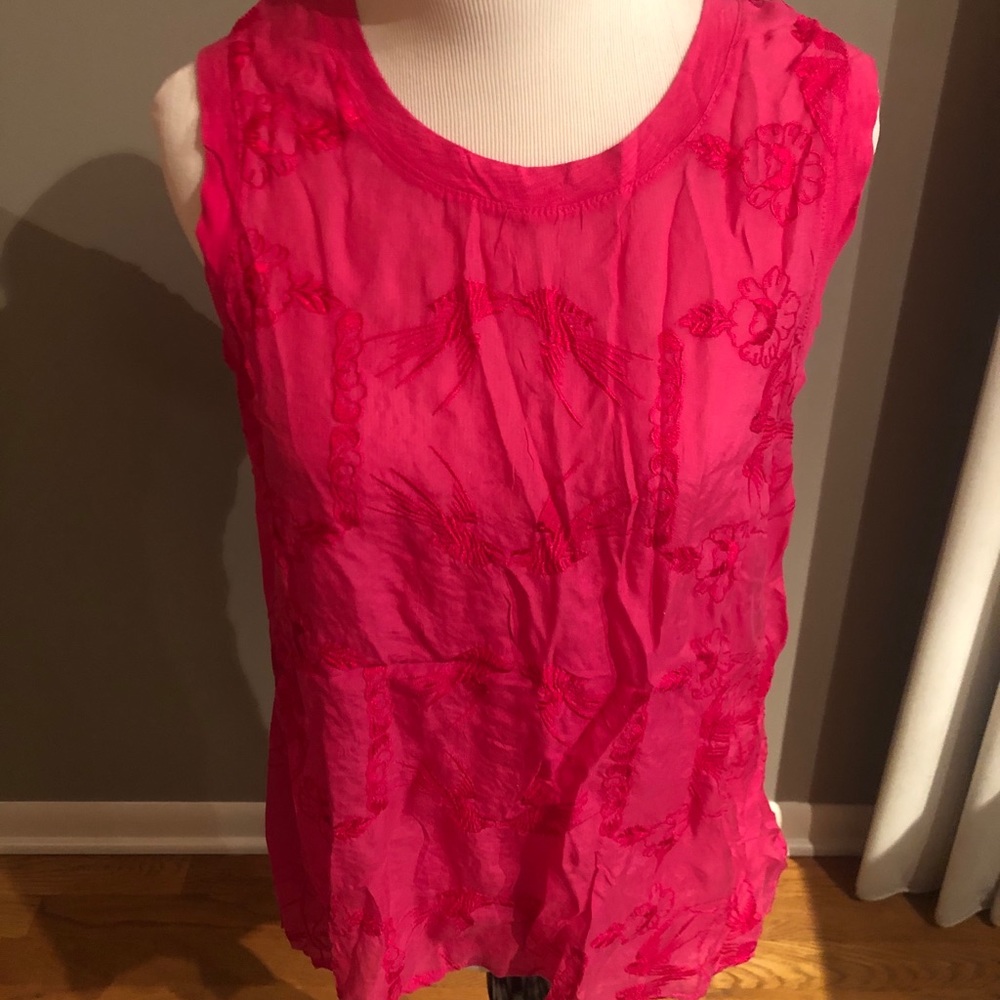 Beautiful hot pink language sleeveless top size s